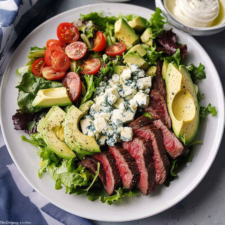 Steak Salad with Avocado and Blue Cheese: A Must-Try Delight!