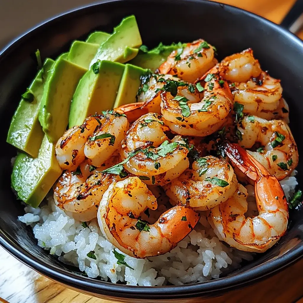 Spicy Shrimp and Avocado Rice Bowl: A Flavorful Delight!
